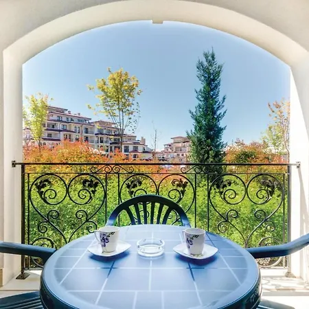 Three-bedroom In شقة