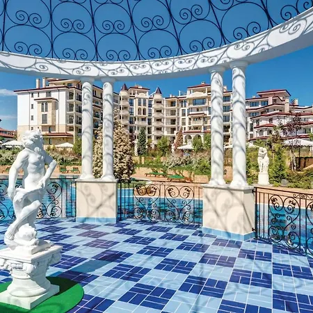 Three-bedroom In شقة نيسيبار