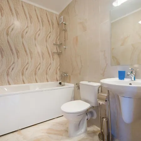 Three-bedroom In شقة