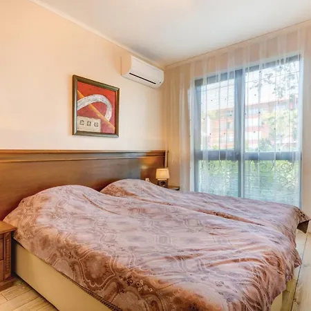 Three-bedroom In شقة *